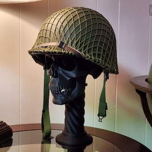 Helmet Pedestal Display with Skull - Unlit Version