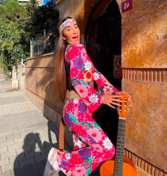 She Dances To The Songs In Her Head Hippie Guitar T-Shirt She Dances To The Songs In Her Head Hippie Guitar T-Shirt