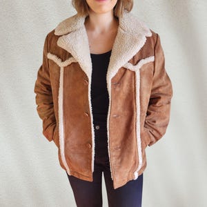 Blouson homme en cuir suédé vintage des années 1970 avec doublure en fausse fourrure - Ambiance cowboy rétro