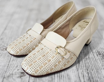Vintage Mod Pumps für stilbewusste Frauen – Beige Lederschuhe aus den 1960er Jahren
