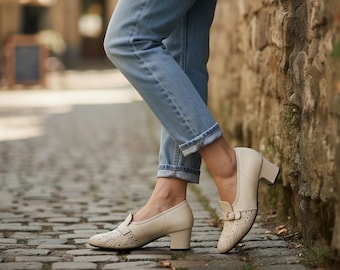 Vintage Mod Pumps för Snygga Kvinnor - Beige Läderskor från 1960-talet