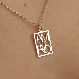 Collar de plata con la inscripción Amour, collar minimalista bonito, collar con la palabra Love, collar con cita, regalo de cumpleaños para novia