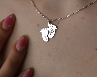 Collar Personalizable Pies De Bebé Con Piedras Nacimiento - Regalo Emotivo Para Mamá Y Abuela