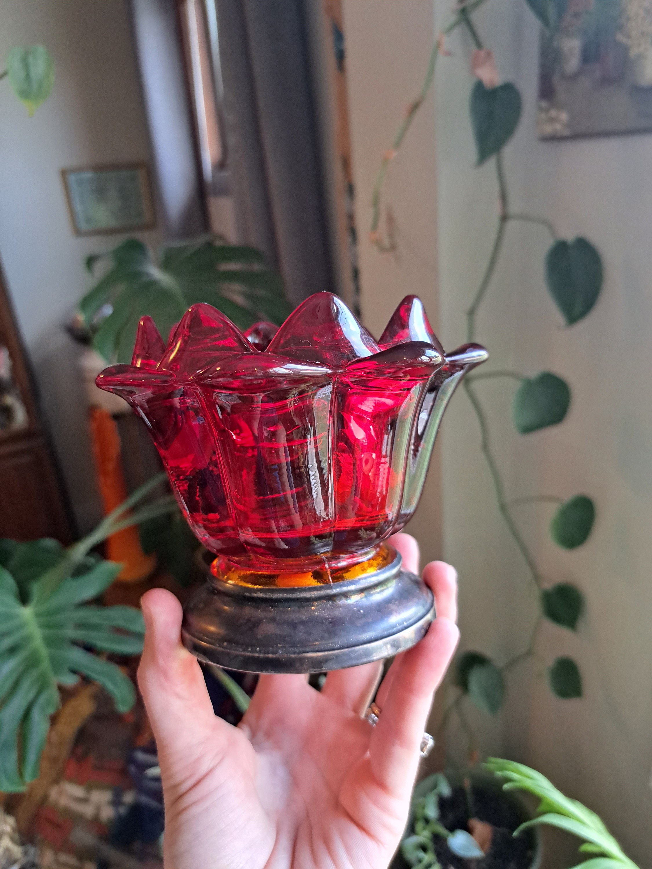 骨董　時代ガラス　希少！５色吹雪紋　六角　フリル脚付　金魚鉢型　菓子器　飴入れ M-155-V 葡萄文様 オールド ムラサキ – 硝子工房 彩鳳