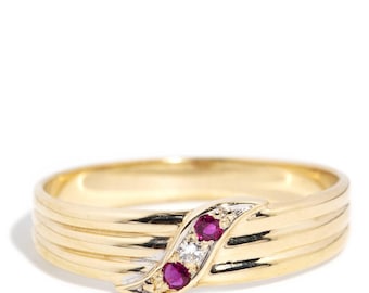 Min 1970s Ruby & Diamond Grooved Band 9ct Gold