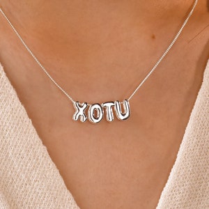 Collar con nombre y letra de burbuja 3D chapado en oro de 14k • Collar con nombre personalizado • Colgante con nombre en forma de hojaldre personalizado • Regalo de Navidad • Regalo de cumpleaños • Regalo para mamá