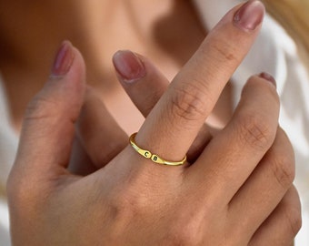 Anel inicial personalizado, anel de sinete personalizado, anel de ouro com letras minúsculas, anel inicial delicado, anel de nome personalizado, anel de empilhamento diário, anel de sinete