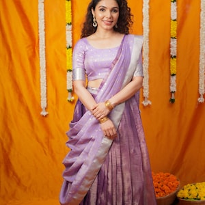 Handgeweven lehengaset met lavendel | Zijden bruiloftsoutfit Disha Banarasi | Lichtgewicht Zari Lehenga Choli | Indiase feestkleding voor bruidsmeisjes