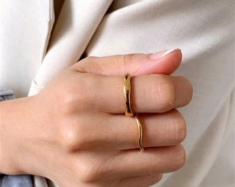 Simple Stainless Steel Band Ring • Squiggle Comfort Fit
