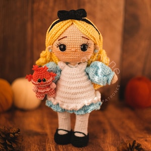 Alice & Cat CROCHET PDF PATTERN