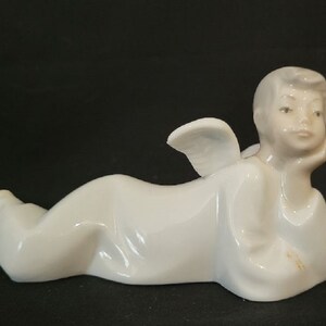 NAO figurine by Lladro 1977 Angel laying down 2.5” tall x 5” long mint!