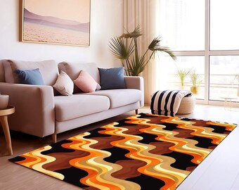 Puede incluir: Una alfombra de salón negra, naranja y marrón con un patrón ondulado. La alfombra está en un salón con un sofá y una ventana.