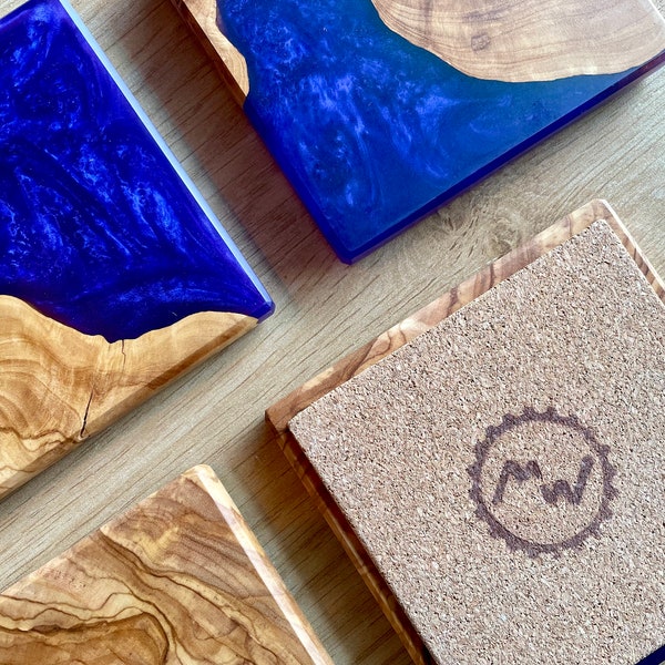 Kit 4 Sottobicchieri in Legno di Ulivo e Resina — Kit of 4 Olive Wood and Resin Coasters
