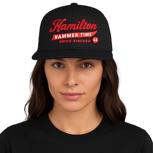 Chapeau Hamilton | Casquette plate d&#39;inspiration britannique pour pilote de course | Équipement pour fans de sports mécaniques, marchandise d&#39;équipe | Cadeau pour les fans de course