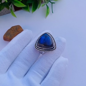 Natuurlijke labradorietring | Verzilverde ring | Handgemaakte ring | Statementring | Designerring | Cadeau voor een jubileum