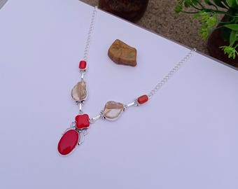 Hermoso collar de coral rojo y nácar / Collar bañado en plata / Delicado collar de coral rojo / Regalo para aniversario