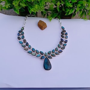 Collar de piedra labradorita natural / collar bañado en plata / collar delicado / collar de piedras preciosas / collar de lágrima / joyería de labradorita