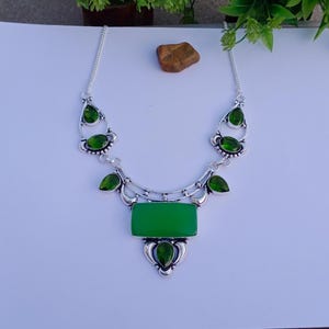 Hermoso collar de cristal hidropónico verde y peridoto / Collar chapado en plata / Collar bohemio / Regalo para ella / Joyería