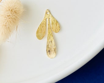 1 Pendentif feuille navette 30mm, ondulé, strié, martelé, breloque, laiton doré or fin 18k, doré, 35x17mm, vendu à l’unité