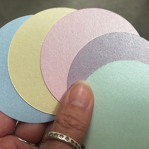 Círculos de tarjetas artesanales en tonos pastel perlados para manualidades, álbumes de recortes y fabricación de tarjetas