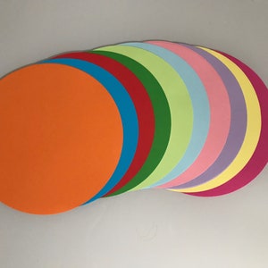 Leichte farbige Papierkreise 2,5 - 21 cm