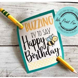 Etichetta a matita di buon compleanno con ape carina - Ritorno a tema ape scuola - Buzzing By - STAMPATO e spedito - Personalizzazione disponibile