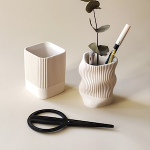 Elegant desk holder | 2 colors | desk organizer | modern vase | pencil cup | handmade jesmonite | office accessories | christmas gift