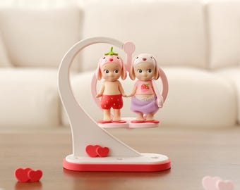 "Handgemachtes ""Love Loop"" Engels Regal - made by KG"