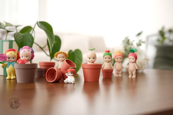 Sonny Angel & Smiski Plant Pot Display: Collectible Figure Holder