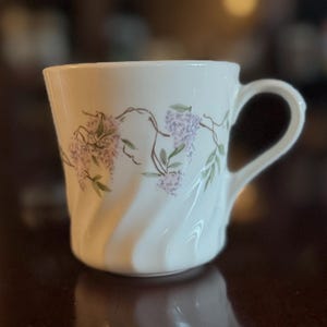 Corelle by Corning “Wisteria” Swirl Tasse - Perfekter Zustand