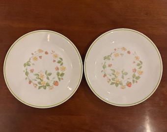 Vintage Corelle Strawberry Sundae Dinnerware: 21 Piece Set for 4