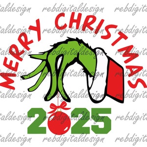 Op de afbeelding: Groene Grinch-hand die een rode kerstbal met strik vasthoudt, met de woorden "Merry Christmas" in rood en "2025" in groen.