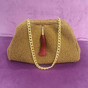 Braune, weiche Stofftasche für Frauen mit bordeauxfarbener Quaste, gefüttertem Innenbereich und klassischem Charme - Super Rabatt, handgefertigt mit hochwertigen Materialien