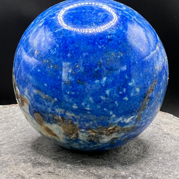 Lapis-lazuli avec sphère de pyrite, boule de cristal de lapis, sphère moyenne de lapis-lazuli, décoration d'intérieur, cristaux, cadeau géologie, boule de lapis-lazuli,