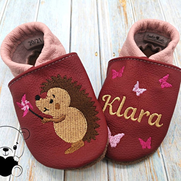 Bio Krabbelschuhe mit Namen für Baby und Kinder (Öko Lederpuschen) mit Igel mit Windrad - personalisierte Lauflernschuhe - Lederpatscherl