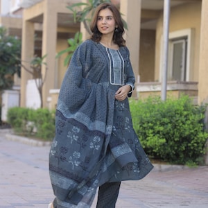 handprint suits indian suits bagruprint suits women suits ethenic suits elegant suits.