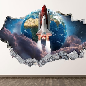 Könnte beinhalten: Ein Space Shuttle, das von der Erde startet, dargestellt, als würde es durch eine Wand brechen. Das Shuttle ist rot und weiß, mit Flammen, die aus seinen Triebwerken austreten. Die Erde ist im Hintergrund zu sehen, umgeben von Wolken und einem Sternenhimmel.