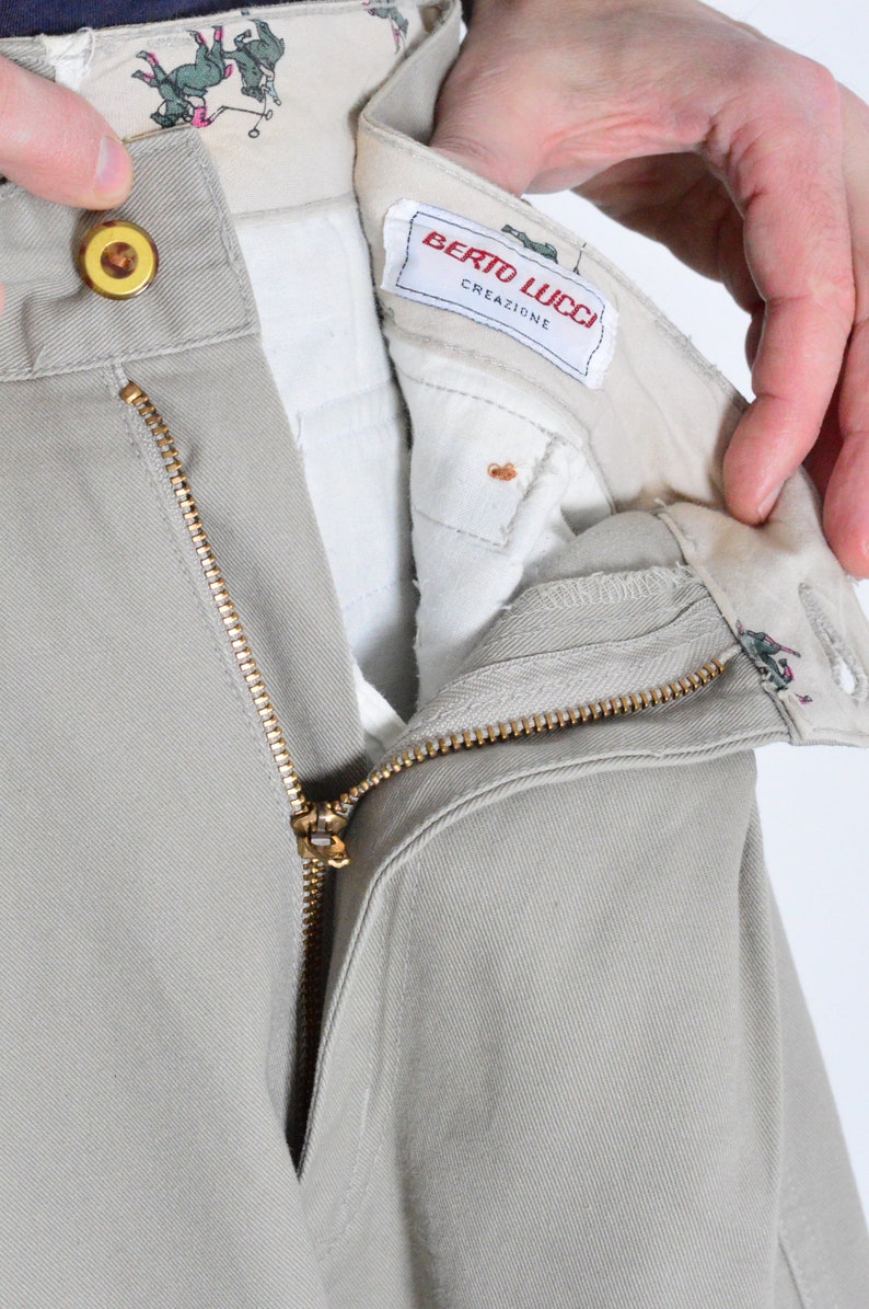 Vintage 80s Beige Minimal Embroidered Horse Pleated Mens Chinos Pants Size 32 In M image 9