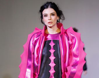 Il bomber con armatura rosa — bomber con punte rosa lucido / Giubbotto bomber con punte rosa lucido