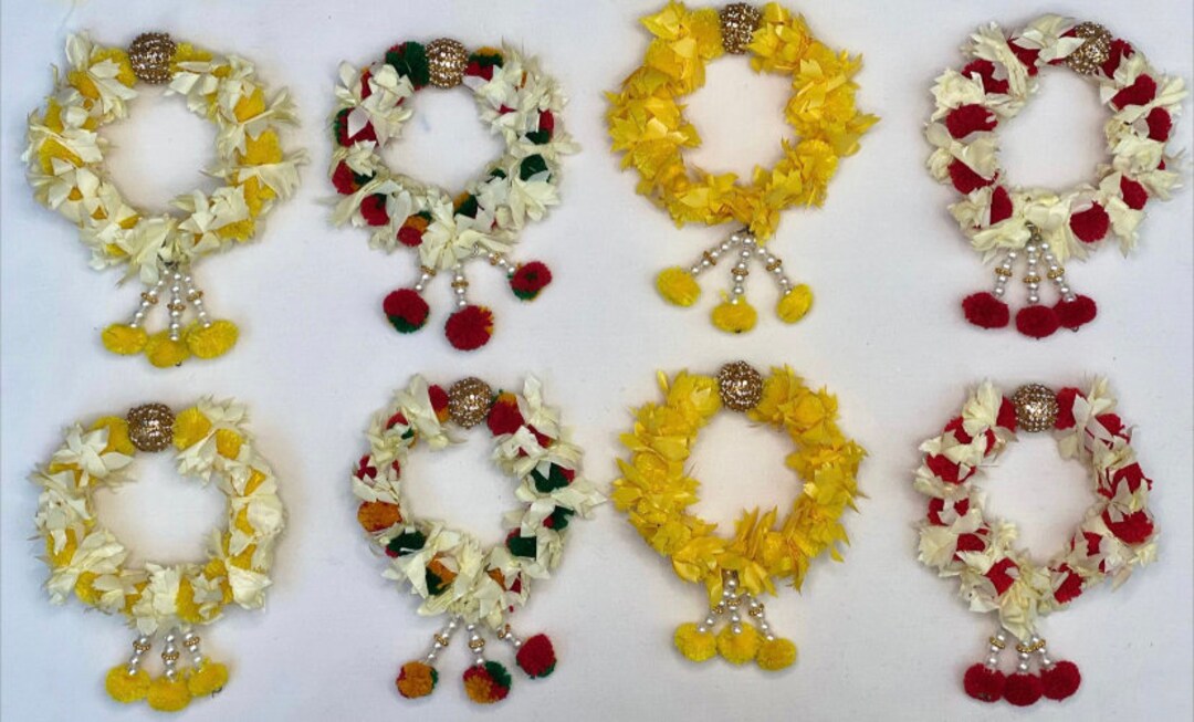 Hand Gajra. Gajra, Flower Jewellery, Mendhi Bracelet, Hand Corsage, Flower Bracelet Etsy UK