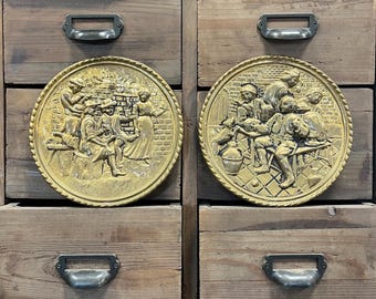 Plato de pared de latón vintage: Escena de pub o naturaleza muerta de frutas, 20 cm