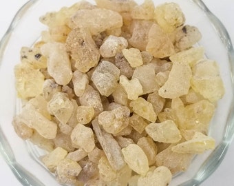 Copal resin incense (Golden Copal, Protium crassipetalum), high-quality natural incense grains for ritual, meditation, and purification.