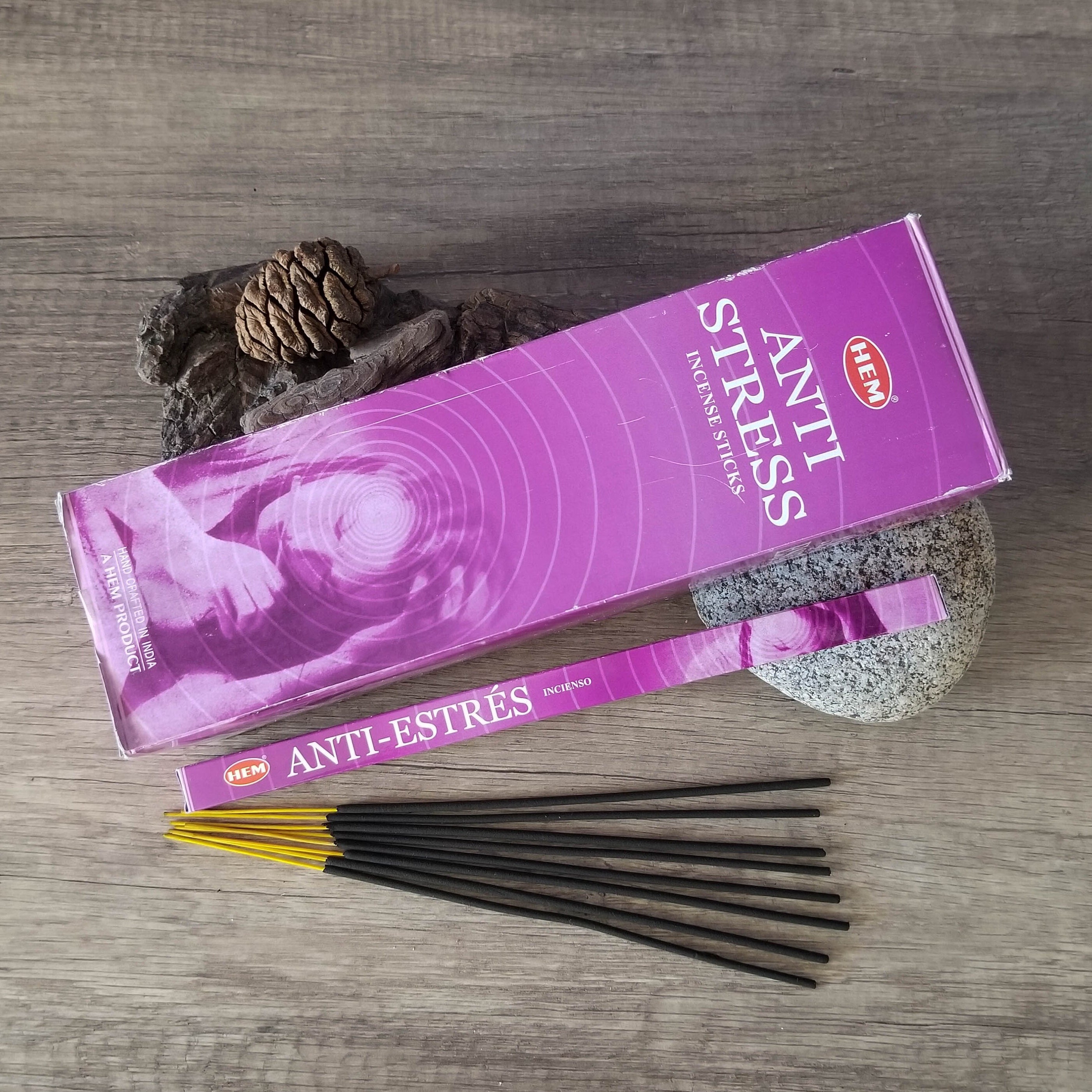 Encens Bâton Hem Anti-stress, Naturel de Qualité, 16 Bâtons | 2 Boites, Fait Main Roulé en Inde, Cal