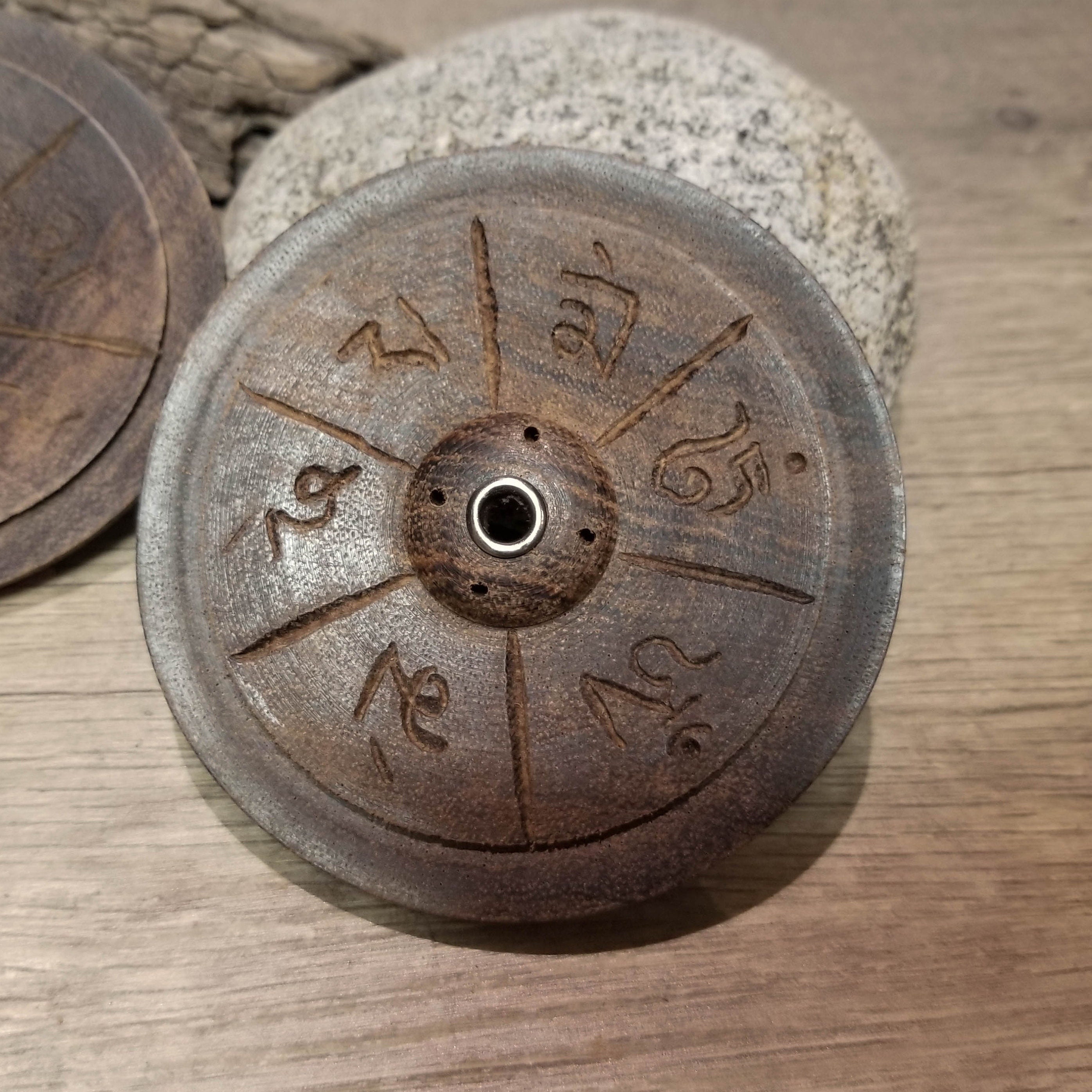 Porte Encens Rond en Bois Dans Le Style Tibet Pour Bâton ou Tibétains, Décoration Maison, Bureau