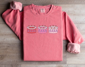 Cute Retro Cake Valentine Sweatshirt, Baker Sweatshirt, Women's Valentines Day Sweatshirt, Love Valentine Sweatshirt, Valentine Gift Baker
