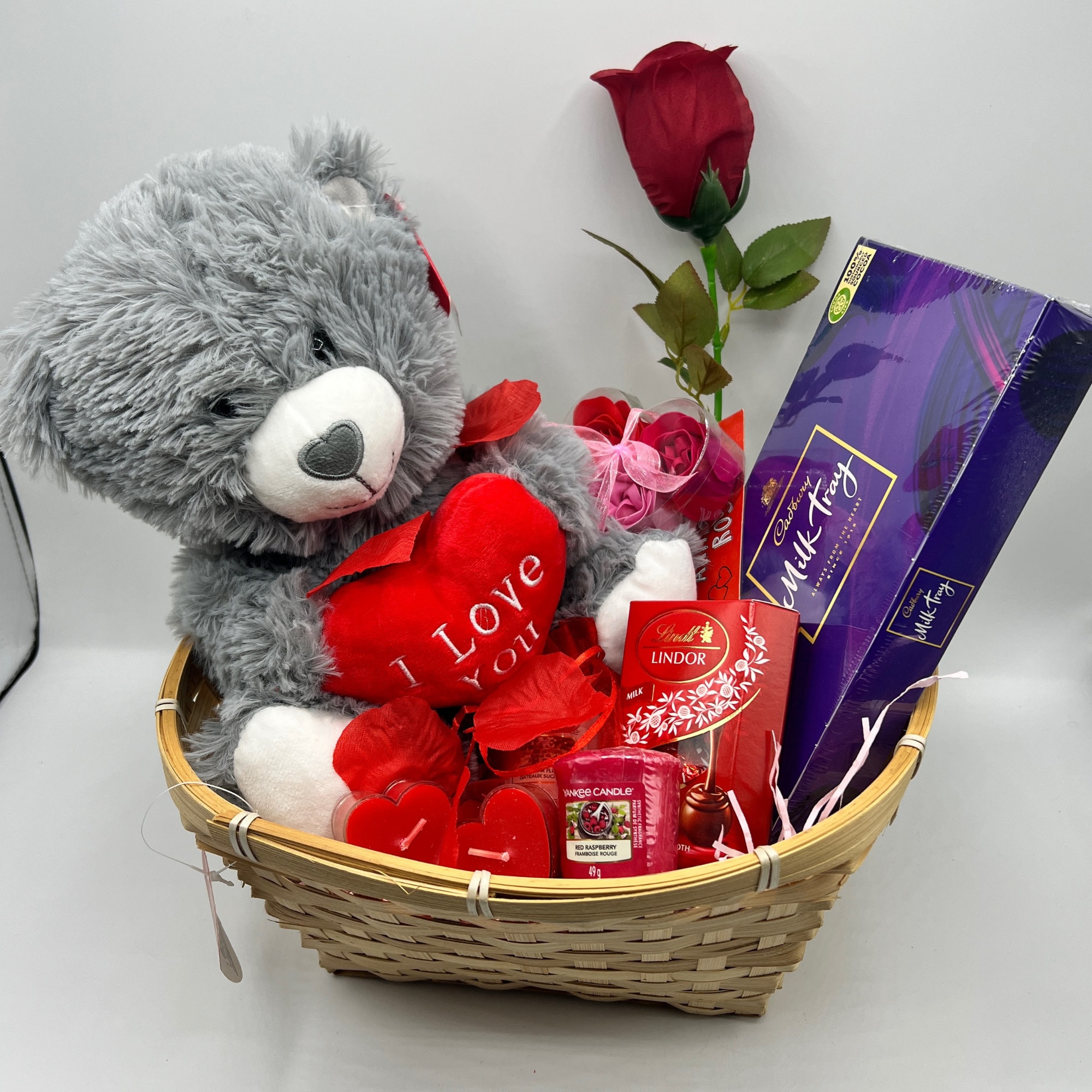 Basket heart teddy online