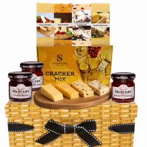 Cheese & Chutney Gift Hamper – Cheese Wedge Selection, 3 Chutney and Crackers