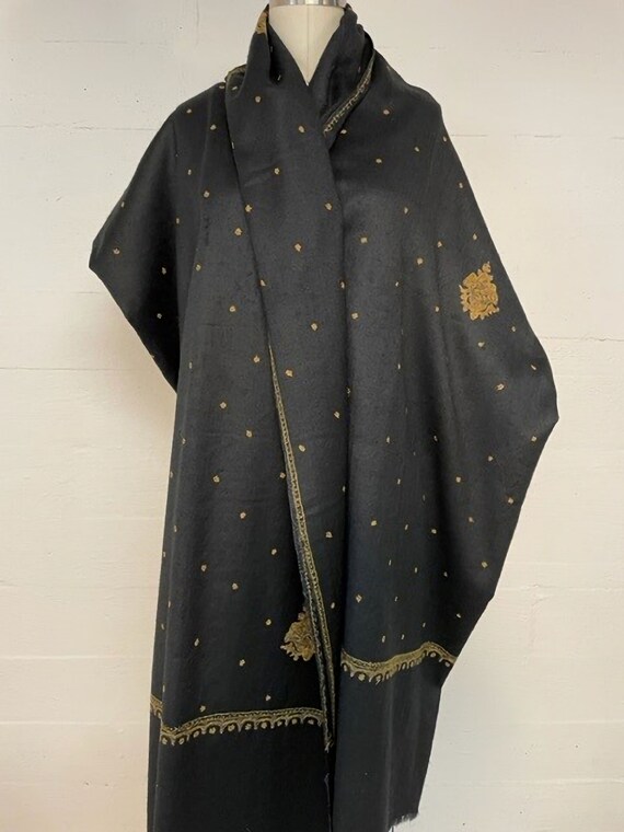 Vintage Kashmiri Hand-Embroidered Wool Shawl - image 2