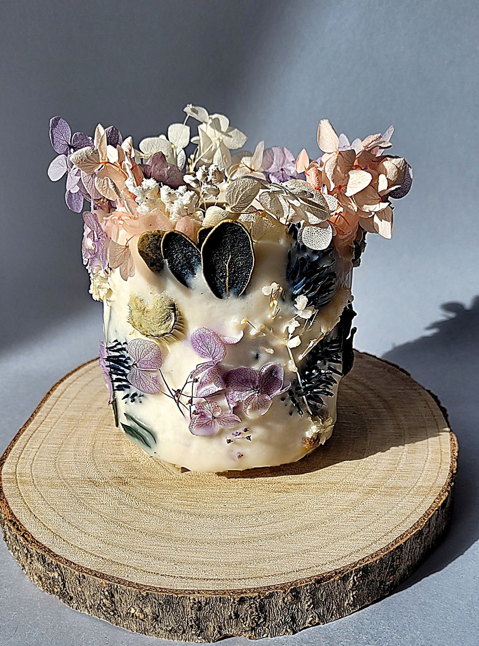 1. NELUforyou Handcrafted Dried Botanical Candle