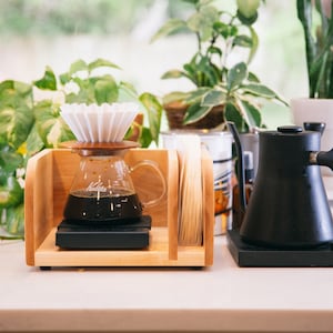 Ręcznie robiona drewniana stacja do parzenia kawy: minimalistyczny organizer na kawę, jedna komora
